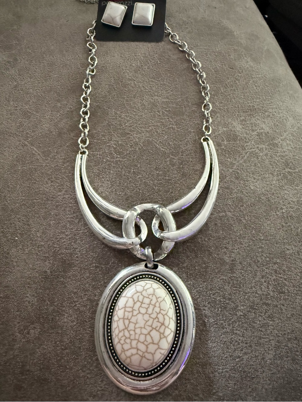 Silver-Tone White Crackle Pendant Necklace with Matching Earring Jewelry Set